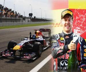 yapboz Sebastian Vettel Türkiye (2011) ve Grand Prix zaferini kutluyor